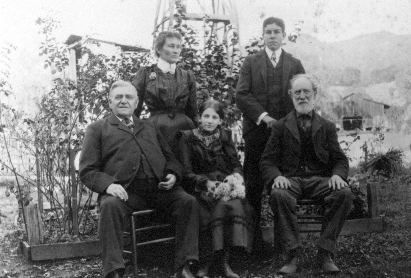 Young family portrait in 1914