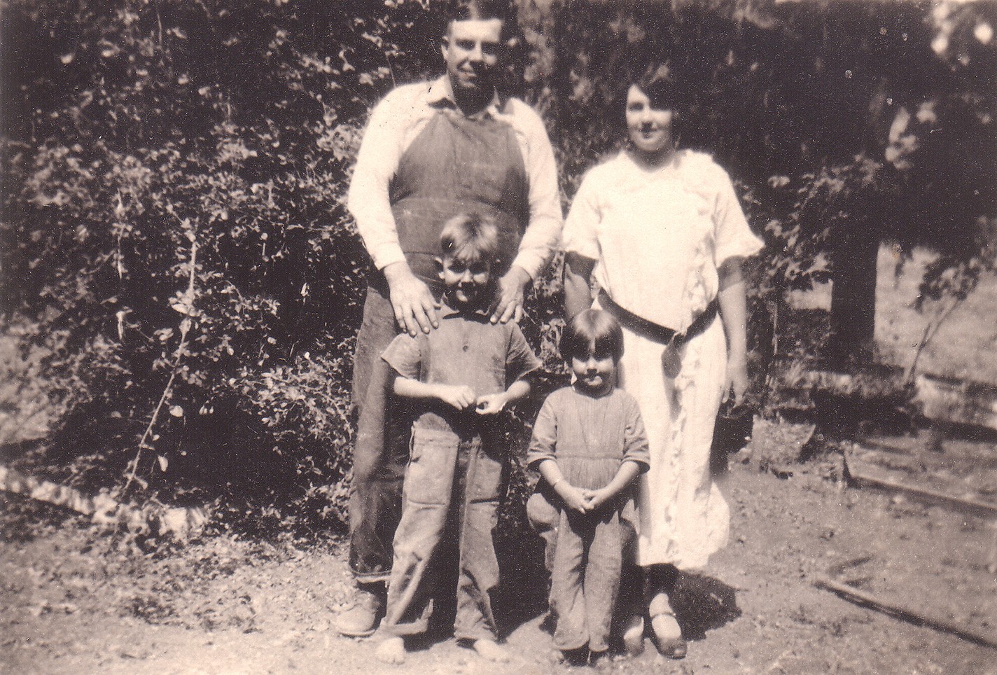 Family portrait with young Robert and Marion in 1920